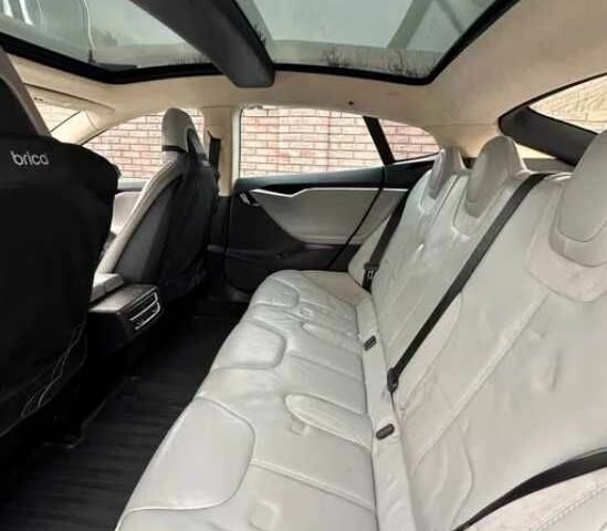 Серый Тесла Модель С, объемом двигателя 0 л и пробегом 97 тыс. км за 13563 $, фото 3 на Automoto.ua