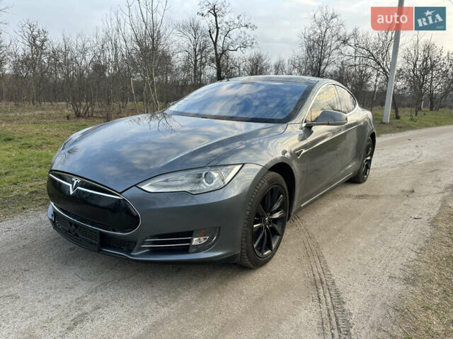 Серый Тесла Модель С, объемом двигателя 0 л и пробегом 198 тыс. км за 13700 $, фото 1 на Automoto.ua