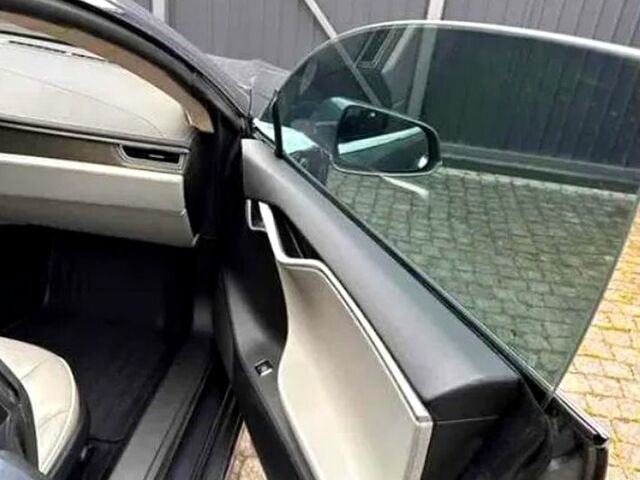 Серый Тесла Модель С, объемом двигателя 0.35 л и пробегом 98 тыс. км за 13900 $, фото 11 на Automoto.ua