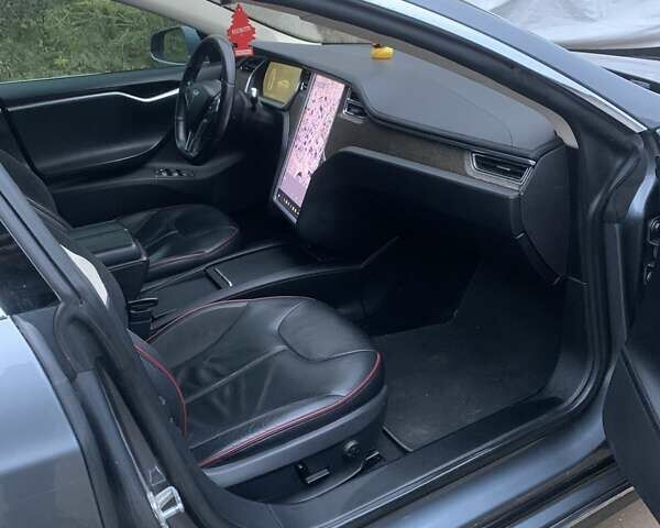 Серый Тесла Модель С, объемом двигателя 0 л и пробегом 161 тыс. км за 12400 $, фото 14 на Automoto.ua