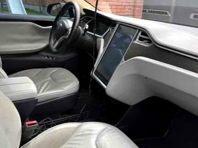 Серый Тесла Модель С, объемом двигателя 0.35 л и пробегом 98 тыс. км за 13900 $, фото 9 на Automoto.ua