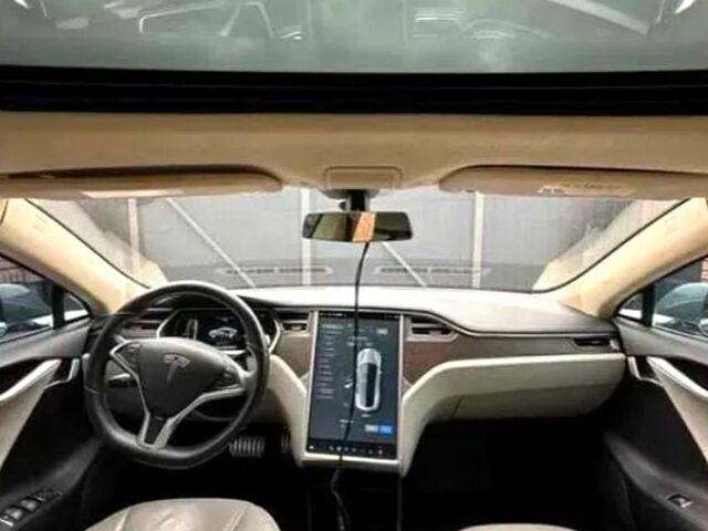 Серый Тесла Модель С, объемом двигателя 0.35 л и пробегом 98 тыс. км за 13900 $, фото 4 на Automoto.ua