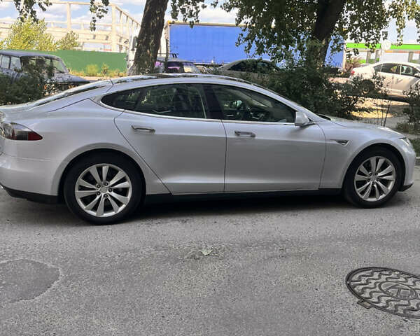 Серый Тесла Модель С, объемом двигателя 0 л и пробегом 298 тыс. км за 15100 $, фото 14 на Automoto.ua