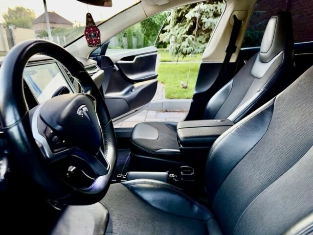 Тесла Модель С 2013 в Софіївська Борщагівка на Automoto.ua Серый Тесла Модель С, объемом двигателя 0 л и пробегом 161 тыс. км за 13300 $, фото 7 на Automoto.ua