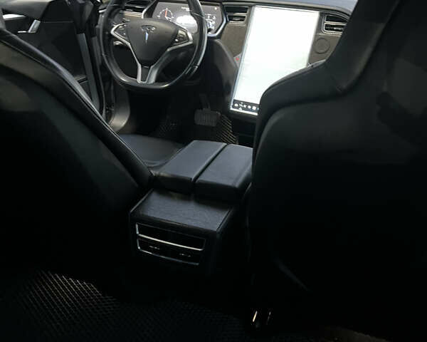 Серый Тесла Модель С, объемом двигателя 0 л и пробегом 298 тыс. км за 15100 $, фото 9 на Automoto.ua