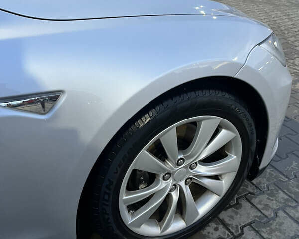 Серый Тесла Модель С, объемом двигателя 0 л и пробегом 298 тыс. км за 15100 $, фото 1 на Automoto.ua