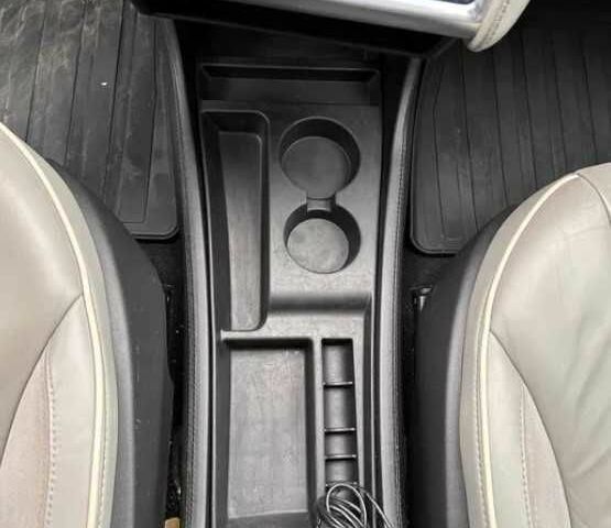 Серый Тесла Модель С, объемом двигателя 0 л и пробегом 97 тыс. км за 13563 $, фото 6 на Automoto.ua