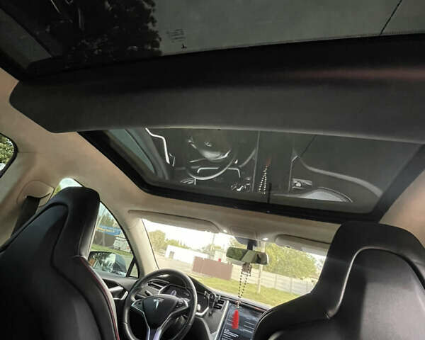 Серый Тесла Модель С, объемом двигателя 0 л и пробегом 120 тыс. км за 15300 $, фото 7 на Automoto.ua