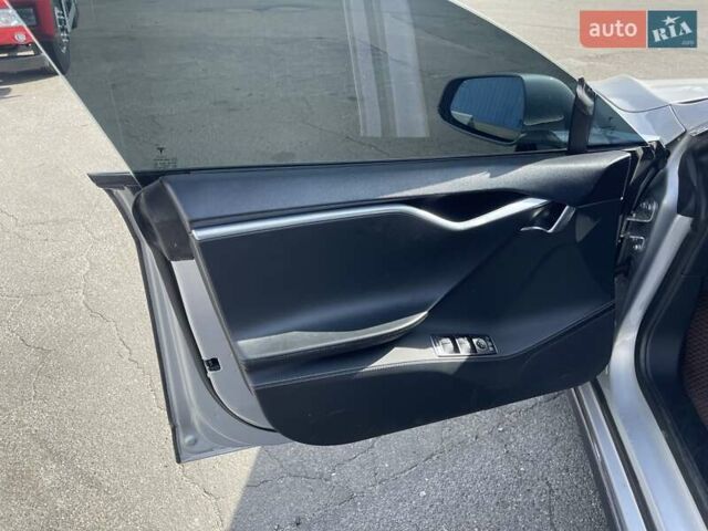 Серый Тесла Модель С, объемом двигателя 0 л и пробегом 170 тыс. км за 10900 $, фото 12 на Automoto.ua