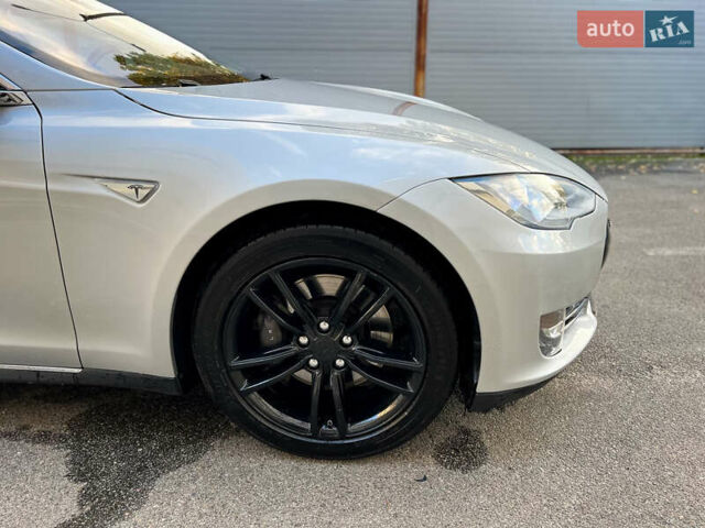 Серый Тесла Модель С, объемом двигателя 0 л и пробегом 141 тыс. км за 13000 $, фото 3 на Automoto.ua