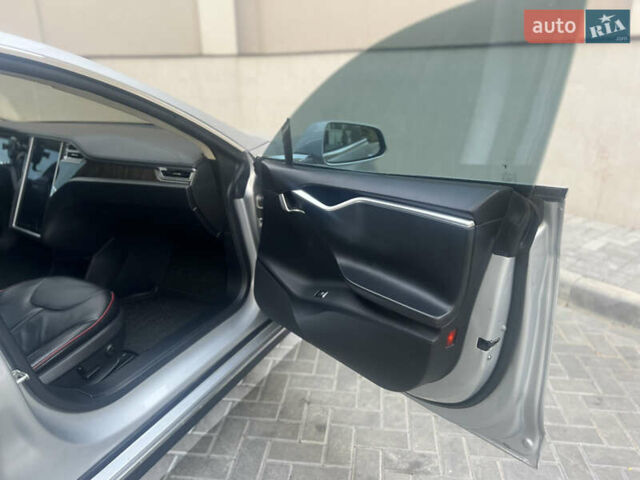 Сірий Тесла Модель С, об'ємом двигуна 0 л та пробігом 132 тис. км за 12800 $, фото 11 на Automoto.ua