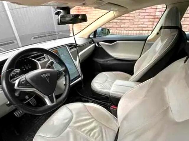 Серый Тесла Модель С, объемом двигателя 0.35 л и пробегом 98 тыс. км за 13900 $, фото 2 на Automoto.ua