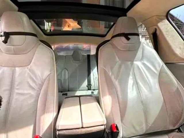 Серый Тесла Модель С, объемом двигателя 0.35 л и пробегом 98 тыс. км за 13900 $, фото 10 на Automoto.ua