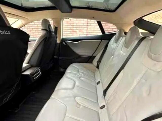 Серый Тесла Модель С, объемом двигателя 0.35 л и пробегом 98 тыс. км за 13900 $, фото 3 на Automoto.ua