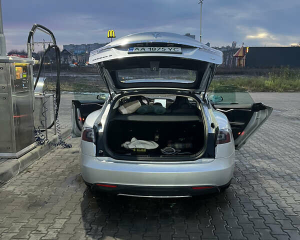 Серый Тесла Модель С, объемом двигателя 0 л и пробегом 298 тыс. км за 15100 $, фото 7 на Automoto.ua