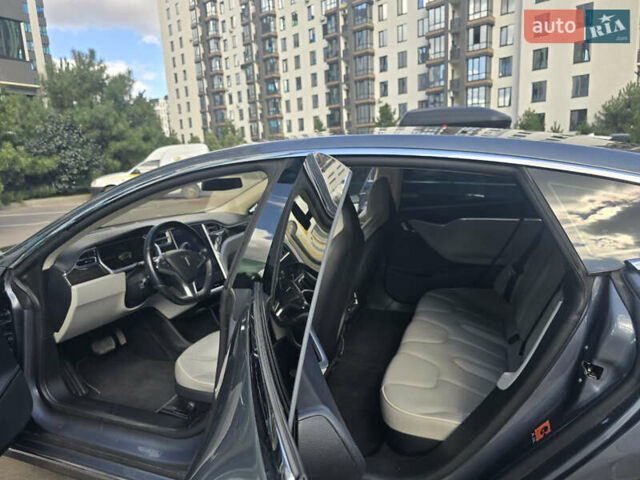 Серый Тесла Модель С, объемом двигателя 0 л и пробегом 115 тыс. км за 15000 $, фото 1 на Automoto.ua