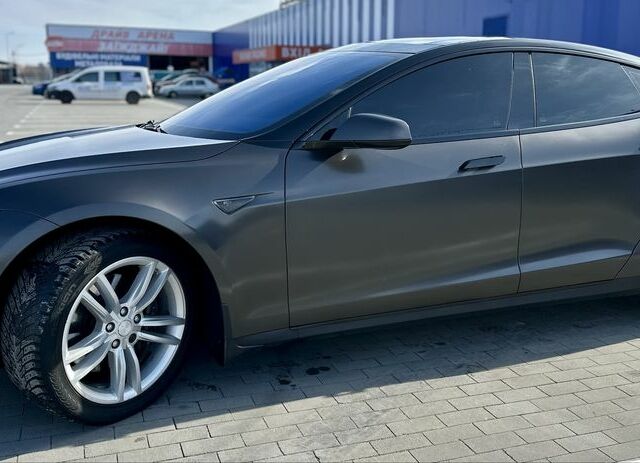 Серый Тесла Модель С, объемом двигателя 0 л и пробегом 210 тыс. км за 15000 $, фото 18 на Automoto.ua