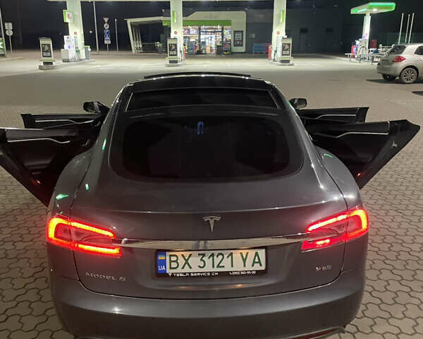 Серый Тесла Модель С, объемом двигателя 0 л и пробегом 170 тыс. км за 11999 $, фото 12 на Automoto.ua