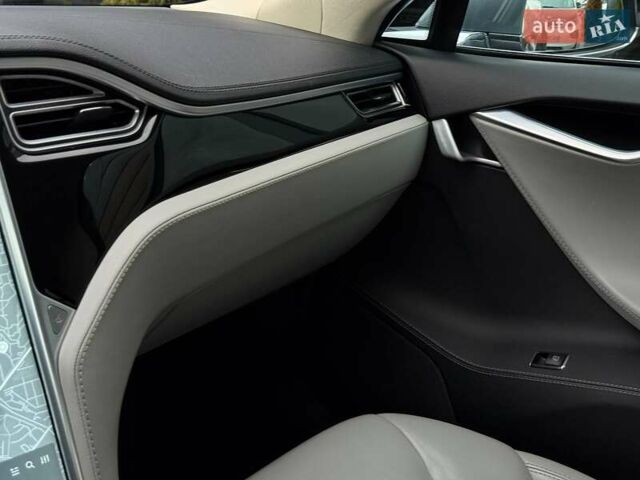 Серый Тесла Модель С, объемом двигателя 0 л и пробегом 200 тыс. км за 14900 $, фото 37 на Automoto.ua