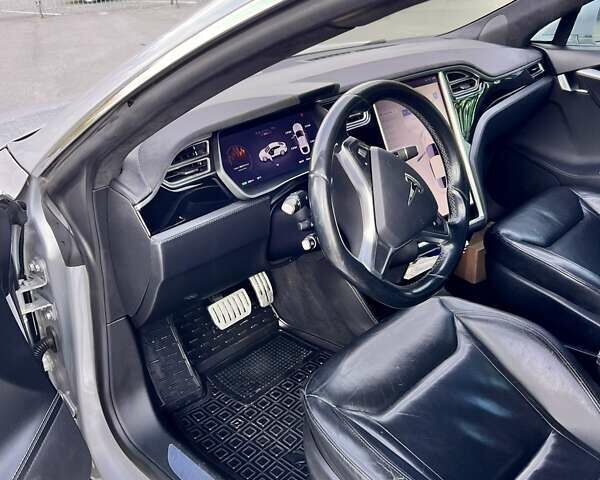 Серый Тесла Модель С, объемом двигателя 0 л и пробегом 157 тыс. км за 15000 $, фото 11 на Automoto.ua