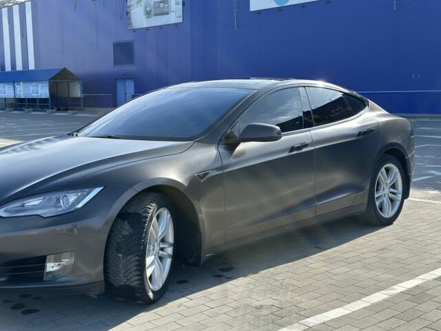 Серый Тесла Модель С, объемом двигателя 0 л и пробегом 210 тыс. км за 15000 $, фото 8 на Automoto.ua