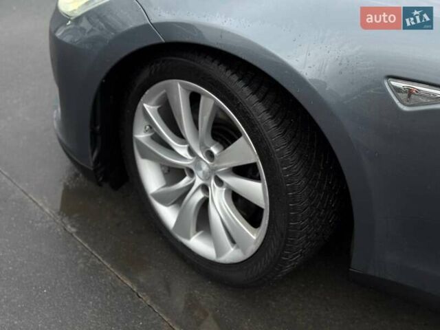 Серый Тесла Модель С, объемом двигателя 0 л и пробегом 200 тыс. км за 14900 $, фото 2 на Automoto.ua