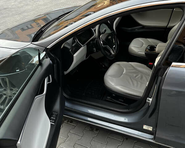 Сірий Тесла Модель С, об'ємом двигуна 0 л та пробігом 160 тис. км за 13500 $, фото 8 на Automoto.ua