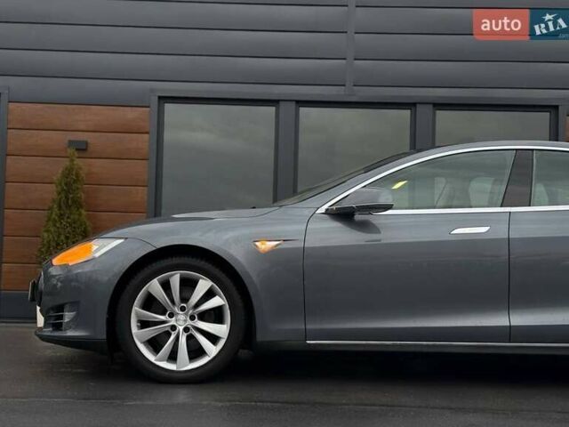 Серый Тесла Модель С, объемом двигателя 0 л и пробегом 200 тыс. км за 14900 $, фото 6 на Automoto.ua
