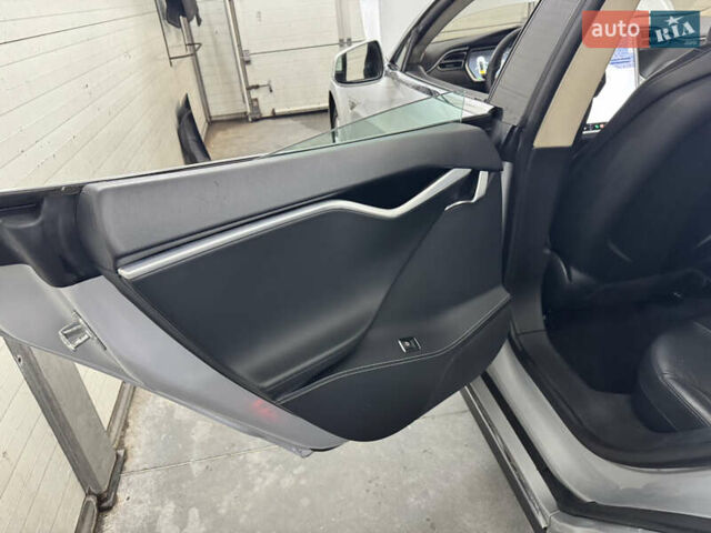 Серый Тесла Модель С, объемом двигателя 0 л и пробегом 275 тыс. км за 12500 $, фото 30 на Automoto.ua