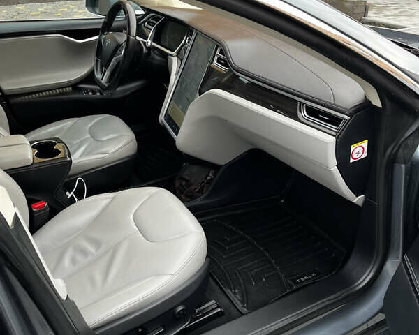 Сірий Тесла Модель С, об'ємом двигуна 0 л та пробігом 160 тис. км за 13500 $, фото 11 на Automoto.ua