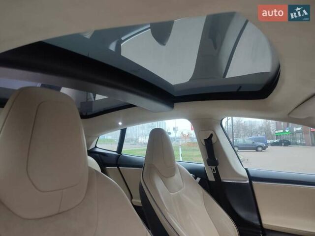 Серый Тесла Модель С, объемом двигателя 0 л и пробегом 180 тыс. км за 11450 $, фото 6 на Automoto.ua