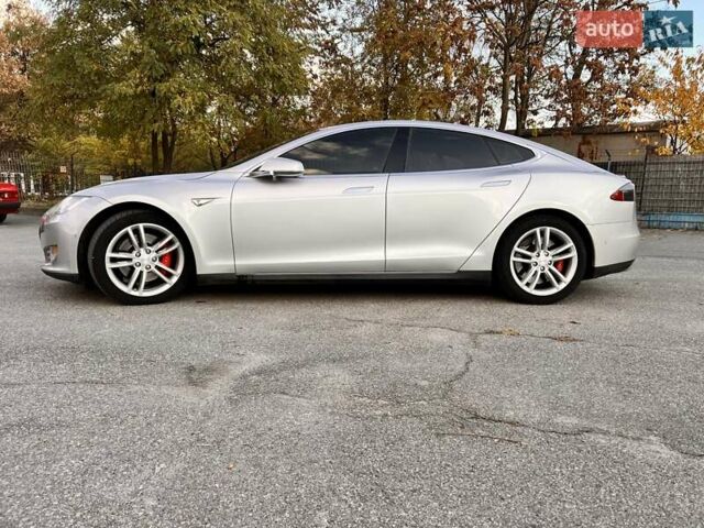 Серый Тесла Модель С, объемом двигателя 0 л и пробегом 157 тыс. км за 15000 $, фото 3 на Automoto.ua