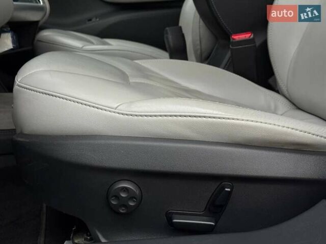 Серый Тесла Модель С, объемом двигателя 0 л и пробегом 200 тыс. км за 14900 $, фото 29 на Automoto.ua