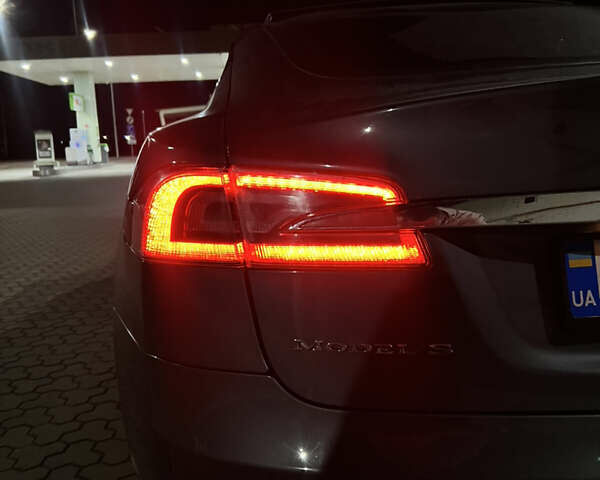 Серый Тесла Модель С, объемом двигателя 0 л и пробегом 170 тыс. км за 11999 $, фото 5 на Automoto.ua