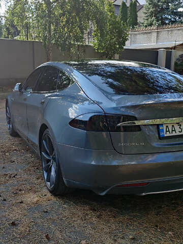 Серый Тесла Модель С, объемом двигателя 0 л и пробегом 115 тыс. км за 15000 $, фото 18 на Automoto.ua