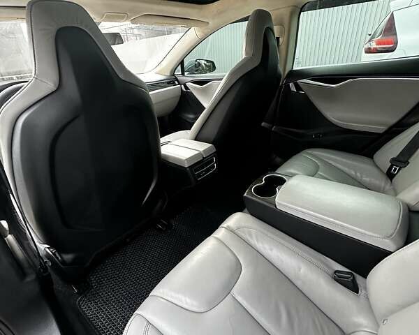 Серый Тесла Модель С, объемом двигателя 0 л и пробегом 318 тыс. км за 12500 $, фото 1 на Automoto.ua