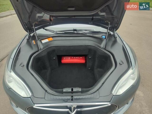 Серый Тесла Модель С, объемом двигателя 0 л и пробегом 180 тыс. км за 11450 $, фото 1 на Automoto.ua