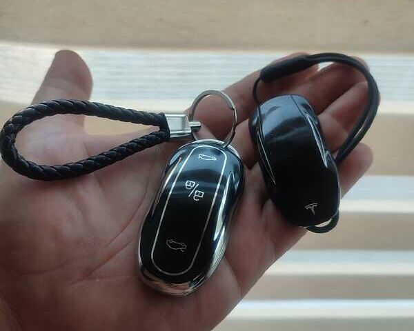 Серый Тесла Модель С, объемом двигателя 0 л и пробегом 180 тыс. км за 11450 $, фото 14 на Automoto.ua