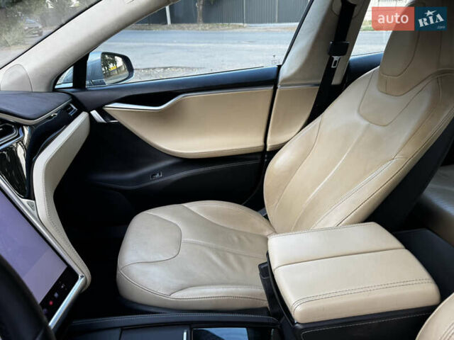 Тесла Модель С 2014 в Днепре (Днепропетровске) на Automoto.ua Серый Тесла Модель С, объемом двигателя 0 л и пробегом 160 тыс. км за 16000 $, фото 9 на Automoto.ua
