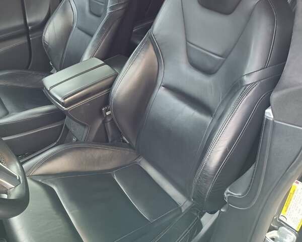 Серый Тесла Модель С, объемом двигателя 0 л и пробегом 253 тыс. км за 14800 $, фото 16 на Automoto.ua