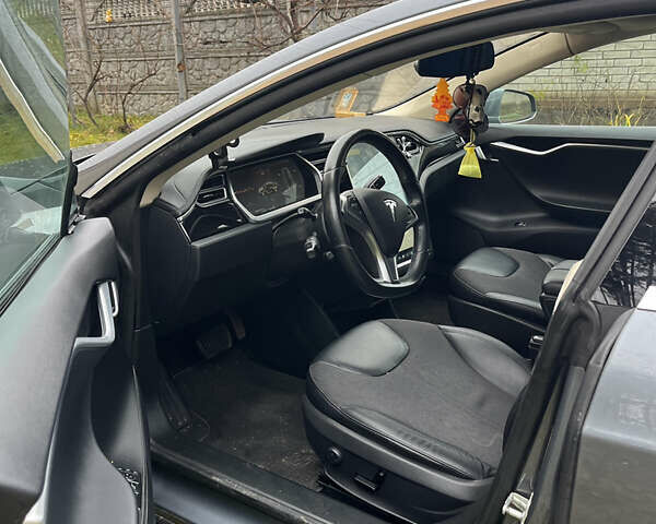 Серый Тесла Модель С, объемом двигателя 0 л и пробегом 204 тыс. км за 11700 $, фото 9 на Automoto.ua