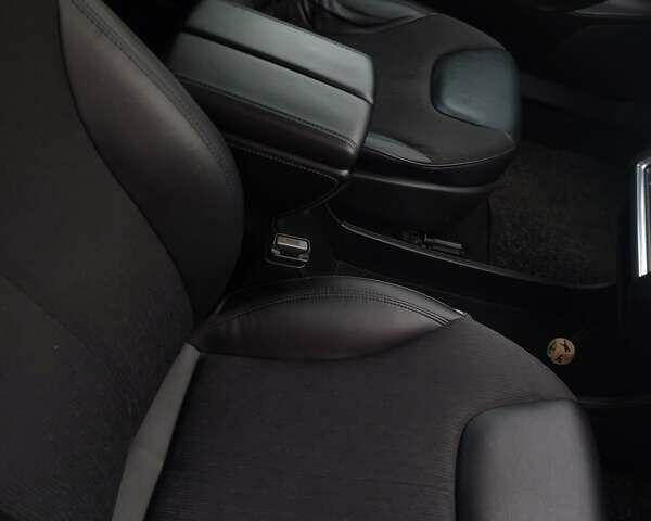 Серый Тесла Модель С, объемом двигателя 0 л и пробегом 180 тыс. км за 10999 $, фото 19 на Automoto.ua