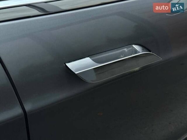 Серый Тесла Модель С, объемом двигателя 0 л и пробегом 200 тыс. км за 14900 $, фото 56 на Automoto.ua