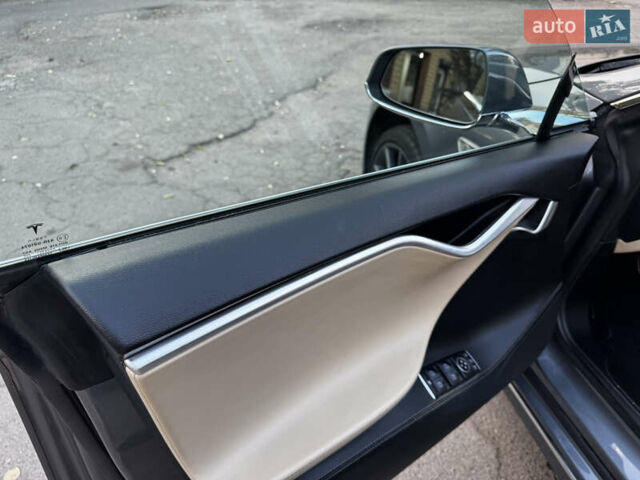 Тесла Модель С 2014 в Днепре (Днепропетровске) на Automoto.ua Серый Тесла Модель С, объемом двигателя 0 л и пробегом 160 тыс. км за 16000 $, фото 13 на Automoto.ua