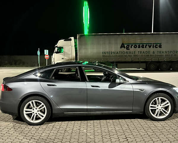 Серый Тесла Модель С, объемом двигателя 0 л и пробегом 170 тыс. км за 11999 $, фото 2 на Automoto.ua