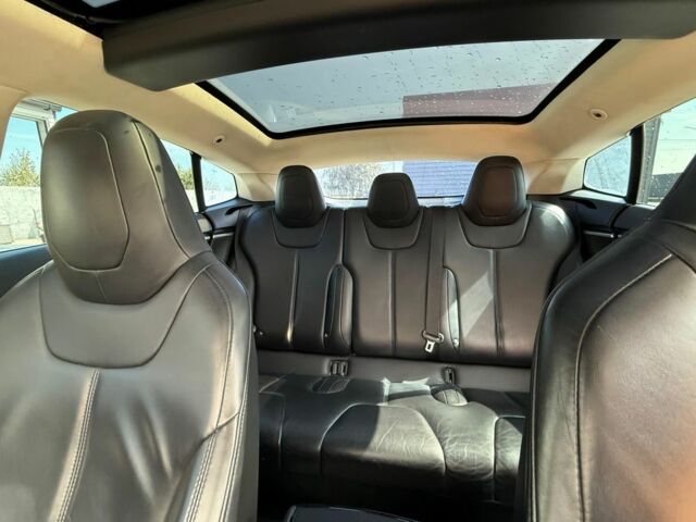 Тесла Модель С 2014 в Василькове на Automoto.ua Серый Тесла Модель С, объемом двигателя 0 л и пробегом 117 тыс. км за 12000 $, фото 4 на Automoto.ua