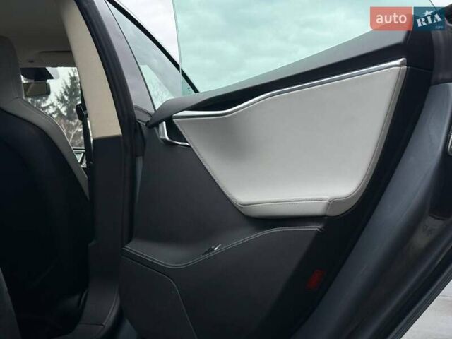 Серый Тесла Модель С, объемом двигателя 0 л и пробегом 200 тыс. км за 14900 $, фото 53 на Automoto.ua