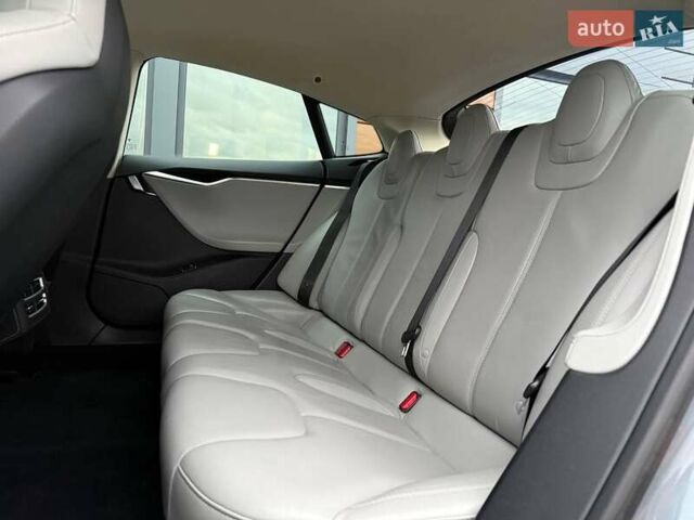 Серый Тесла Модель С, объемом двигателя 0 л и пробегом 200 тыс. км за 14900 $, фото 45 на Automoto.ua