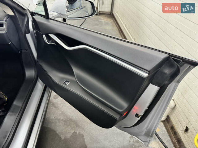 Серый Тесла Модель С, объемом двигателя 0 л и пробегом 275 тыс. км за 12500 $, фото 28 на Automoto.ua