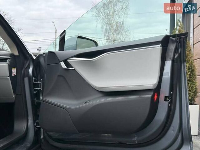 Серый Тесла Модель С, объемом двигателя 0 л и пробегом 200 тыс. км за 14900 $, фото 59 на Automoto.ua